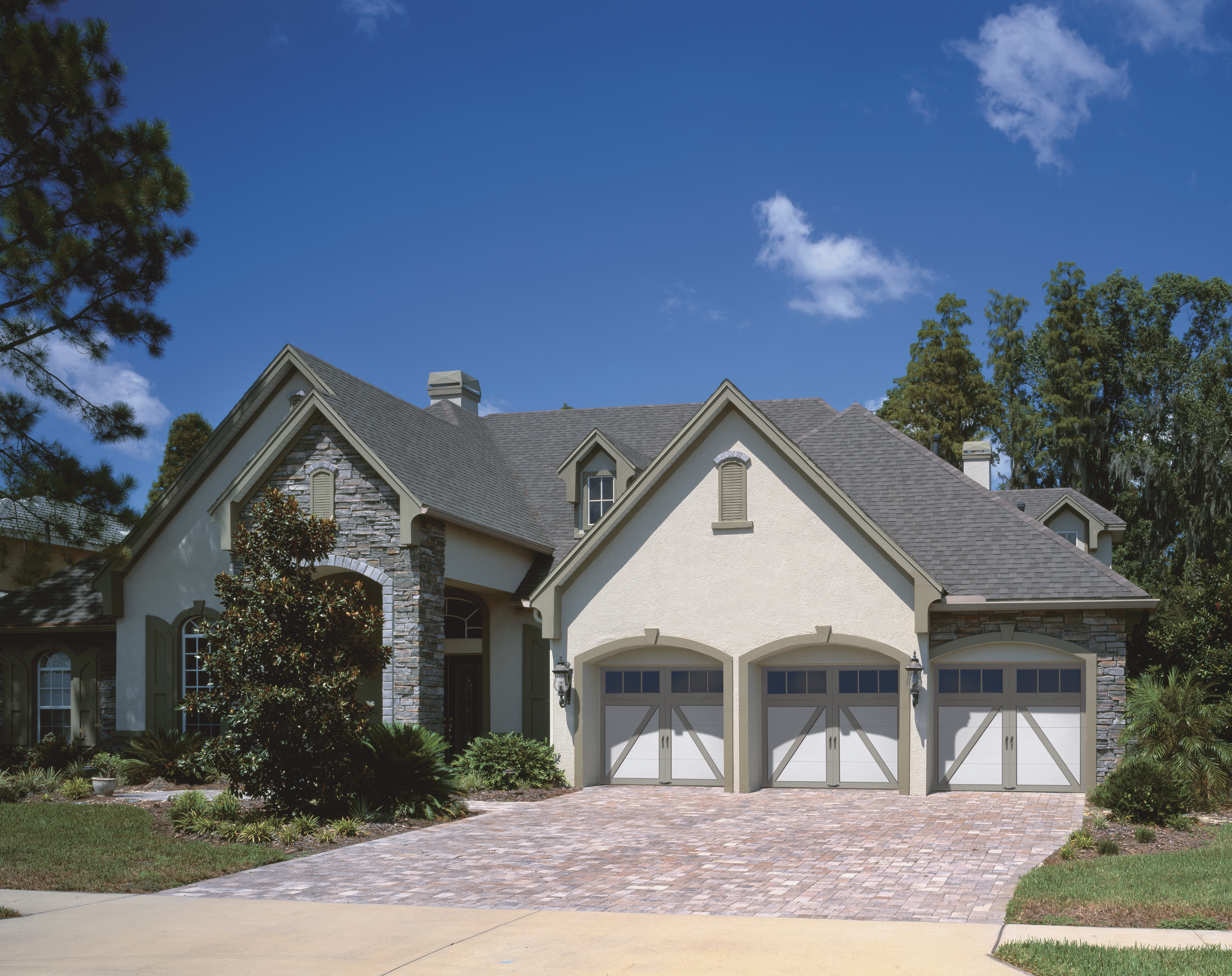 COACHMAN® collection garage doors