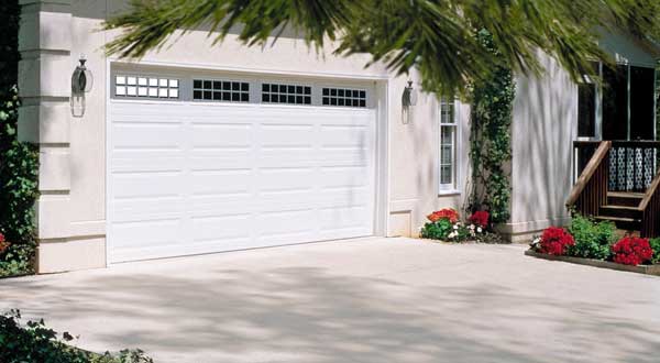 Amarr® Lincoln garage doors