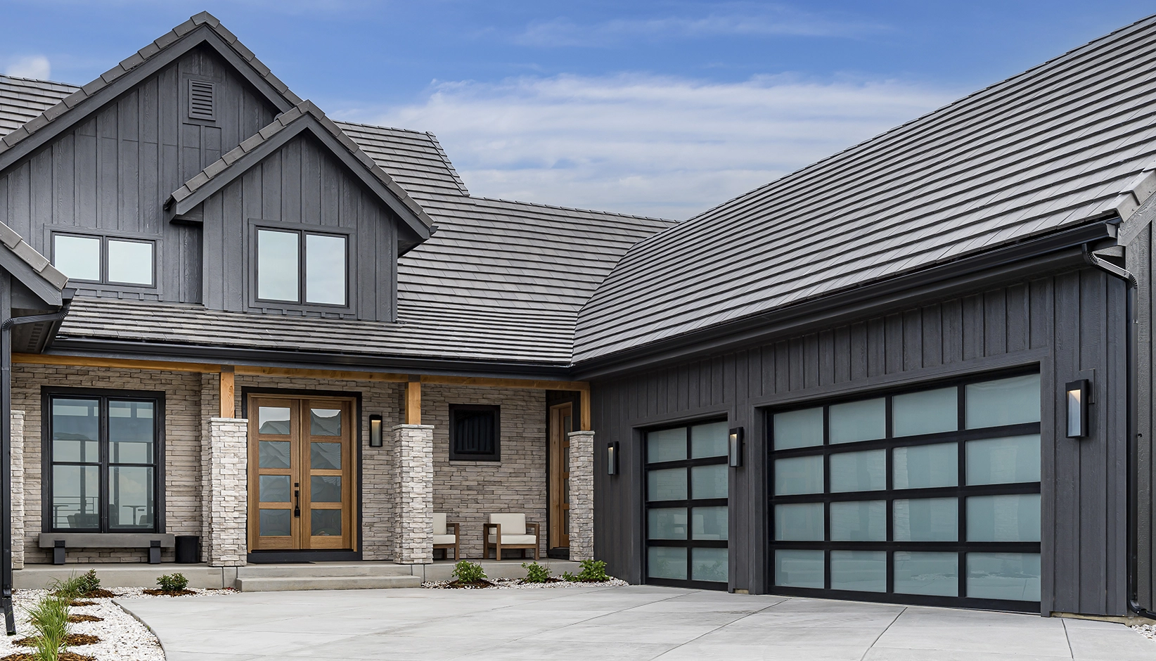 AVANTE™  collection garage doors