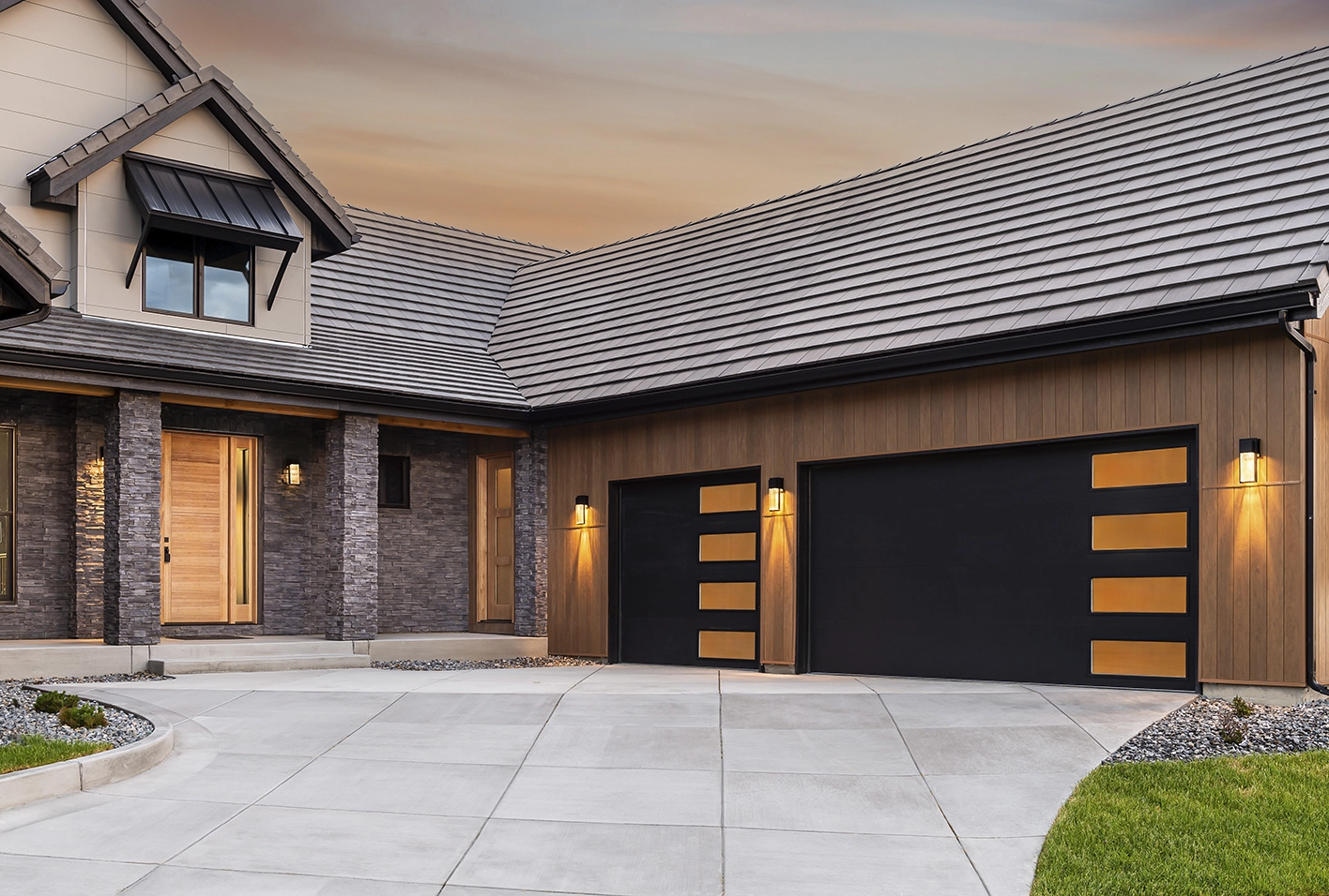 MODERN STEEL™ collection garage doors